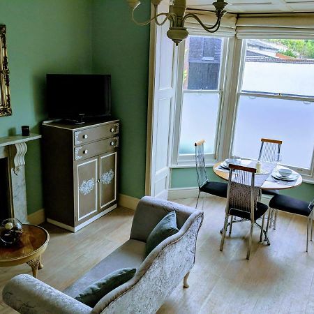 Beautiful One Bedroom Ground Floor Apartment With Parking Exeter Exterior photo