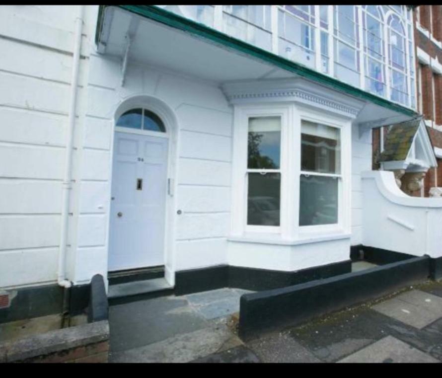Beautiful One Bedroom Ground Floor Apartment With Parking Exeter Exterior photo