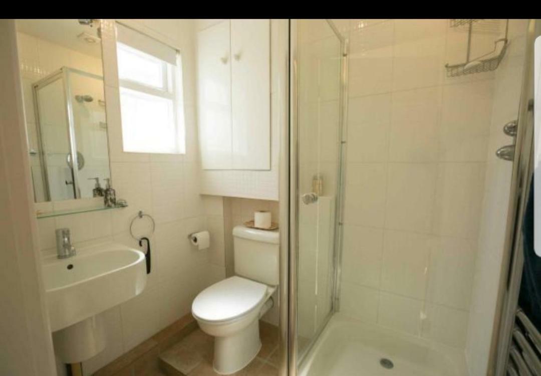 Beautiful One Bedroom Ground Floor Apartment With Parking Exeter Exterior photo