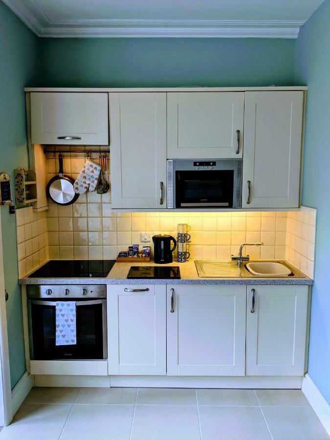 Beautiful One Bedroom Ground Floor Apartment With Parking Exeter Exterior photo