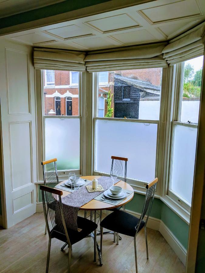 Beautiful One Bedroom Ground Floor Apartment With Parking Exeter Exterior photo